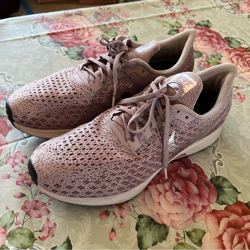 Nike size 10  pink